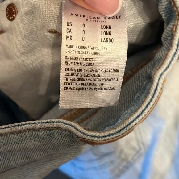 Distressed jeans - Picture 4 of 9